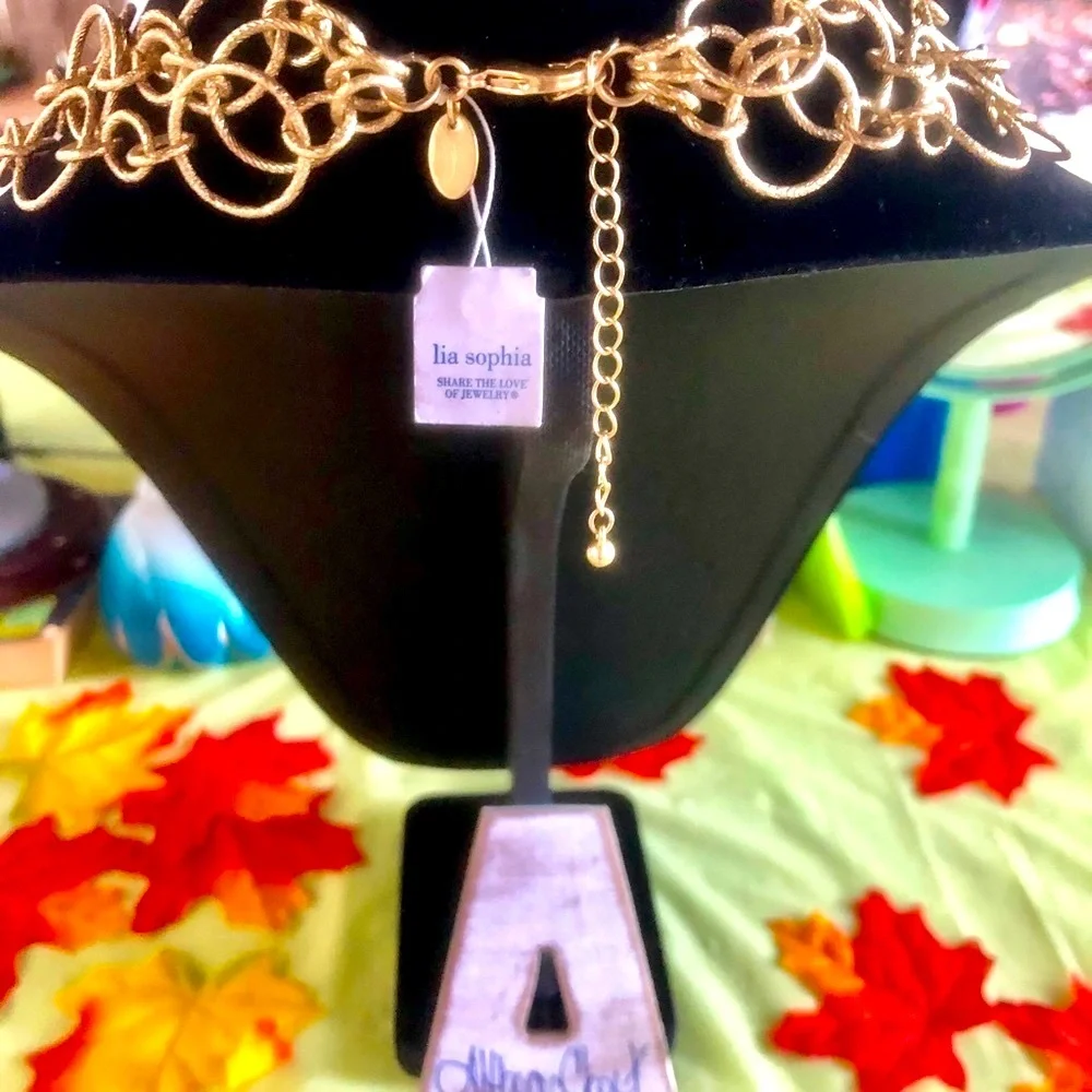 Lia Sophia neck decor - Picture 5 of 8